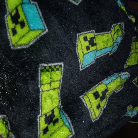 BOYS MINECRAFT ROBE - Picture 2 of 3